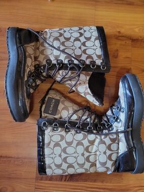 COACH Signature Lace-Up Winter Boots - Beige/Brown